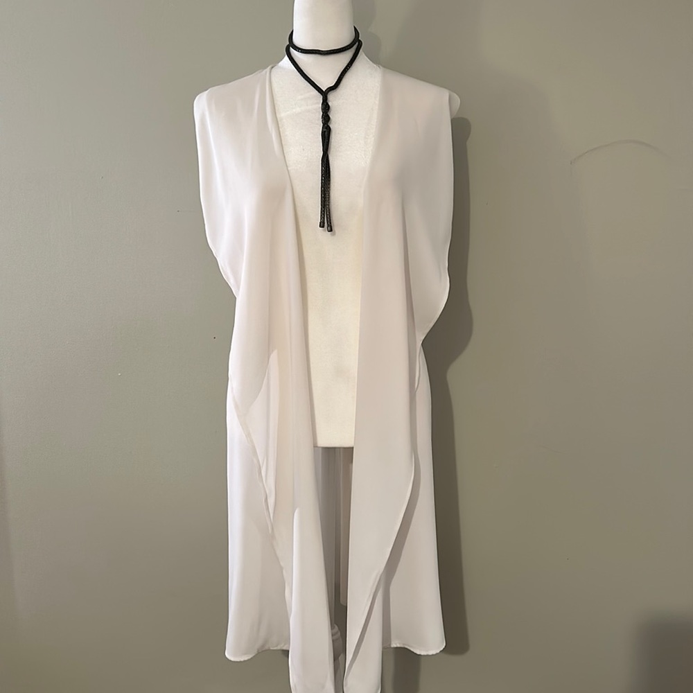 Winter White Flowey Knee Length sleeveless duster. 14 & Union gently worn
